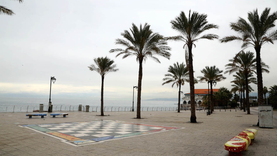 The usually bustling corniche is deserted under lockdown. Beirut, Lebanon. March 20, 2020. (Hussein Baydoun/The Public Source)