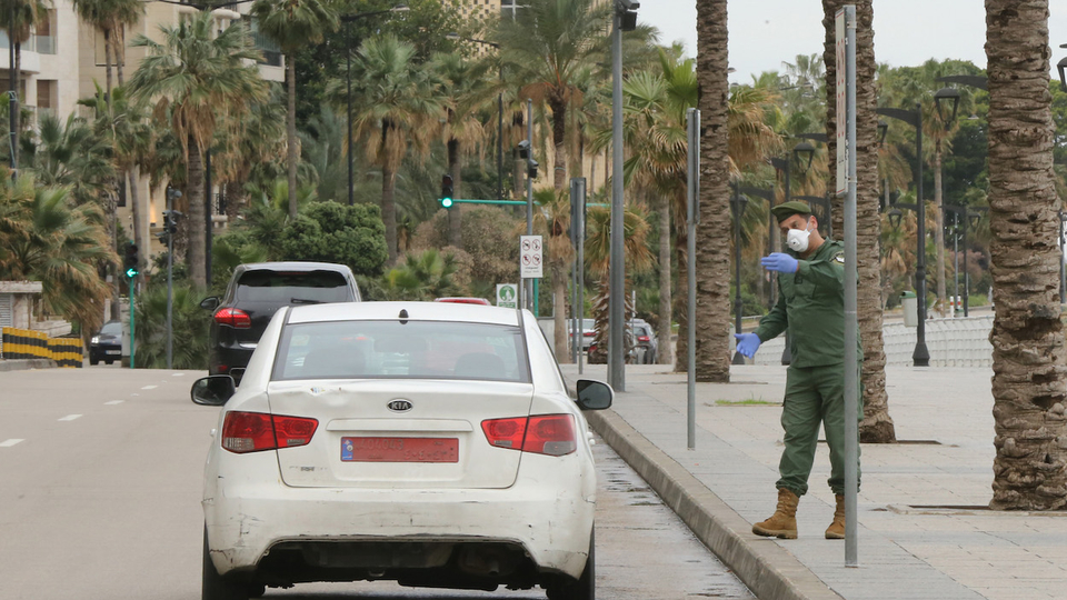 A Beirut municipal police officer controls the flow of traffic by the corniche. Beirut, Lebanon. March 20, 2020. (Hussein Baydoun/The Public Source)